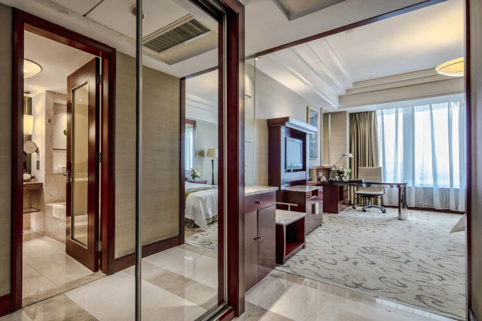 Yungang Jianguo Hotel