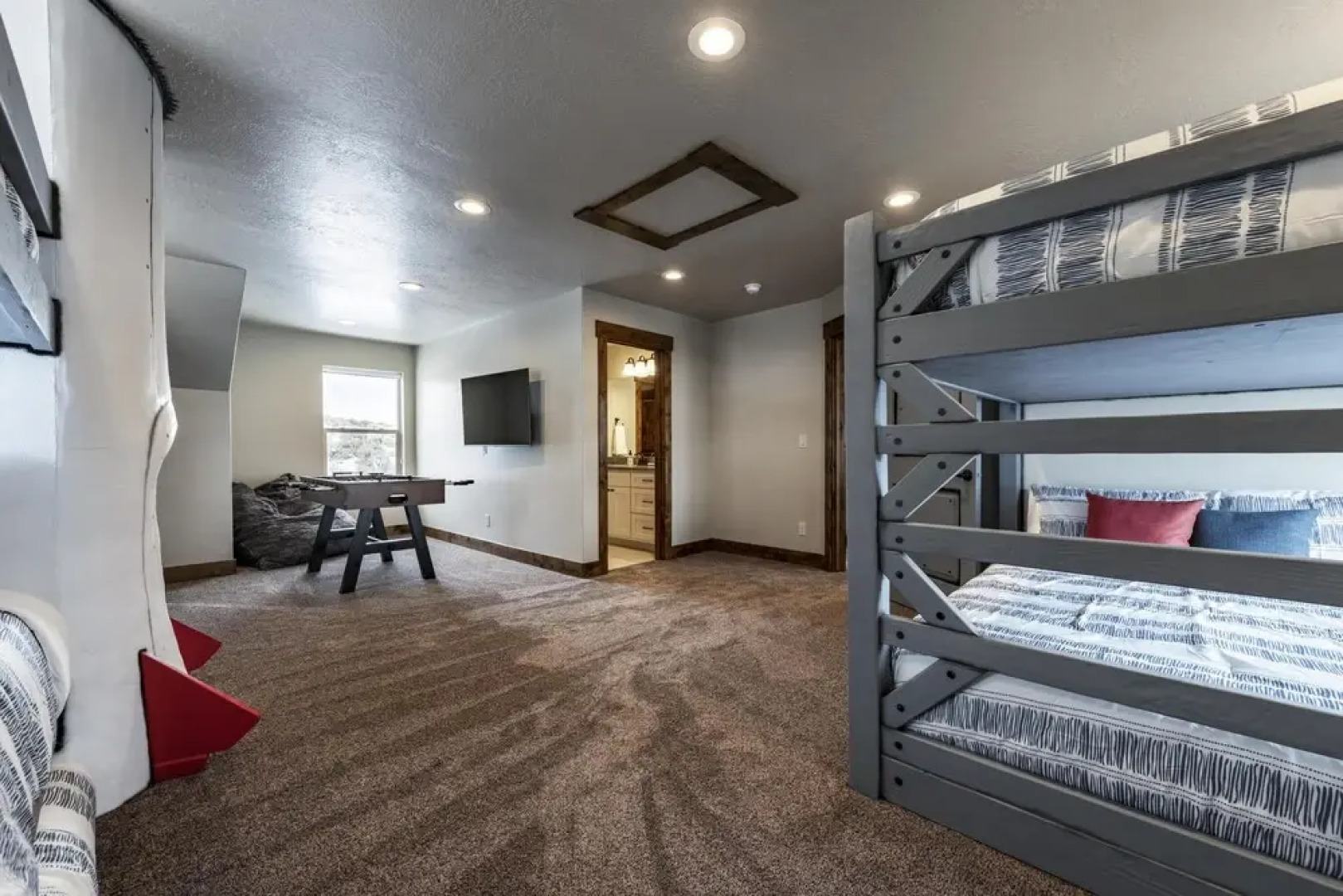 Luxury Designer Home, Beach Access, Pool Access, Private Community - Sleeps 39