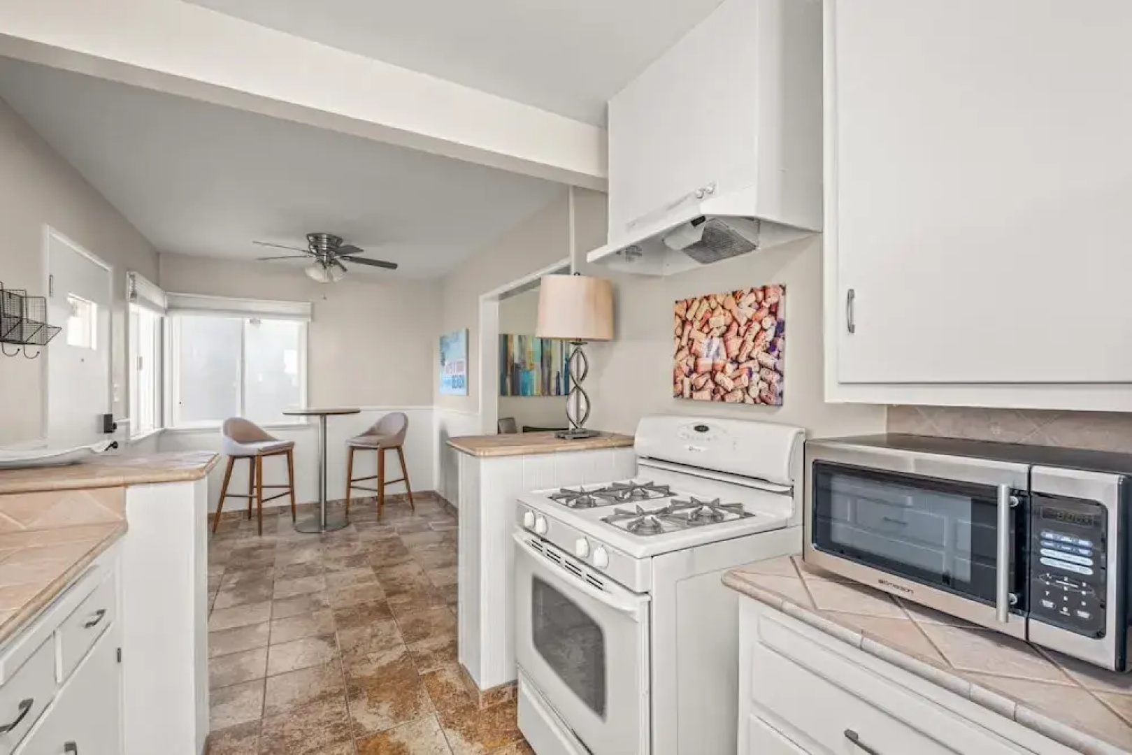 Beachside Apt With Laundry AC Patio