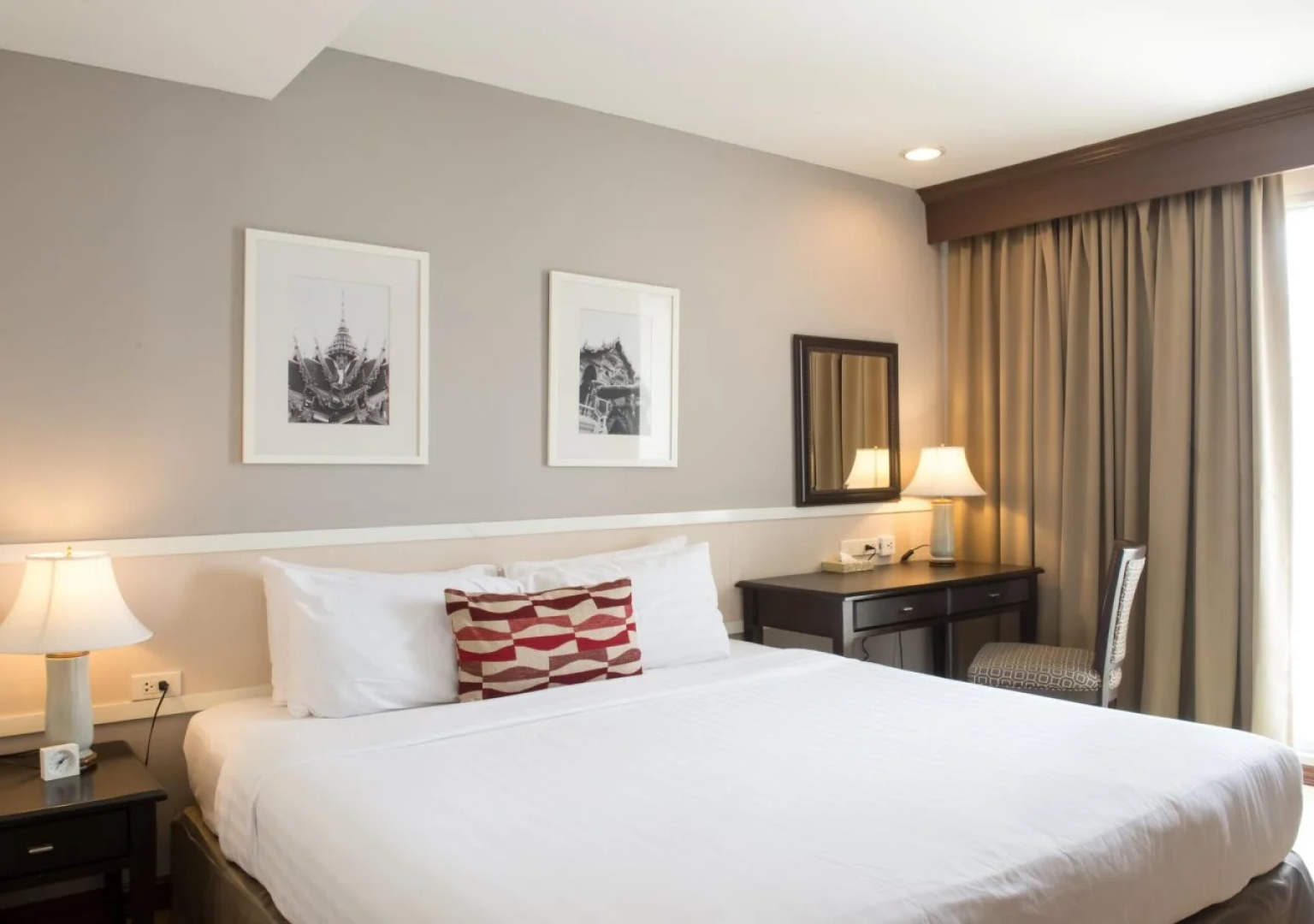 Evergreen Place Siam by UHG