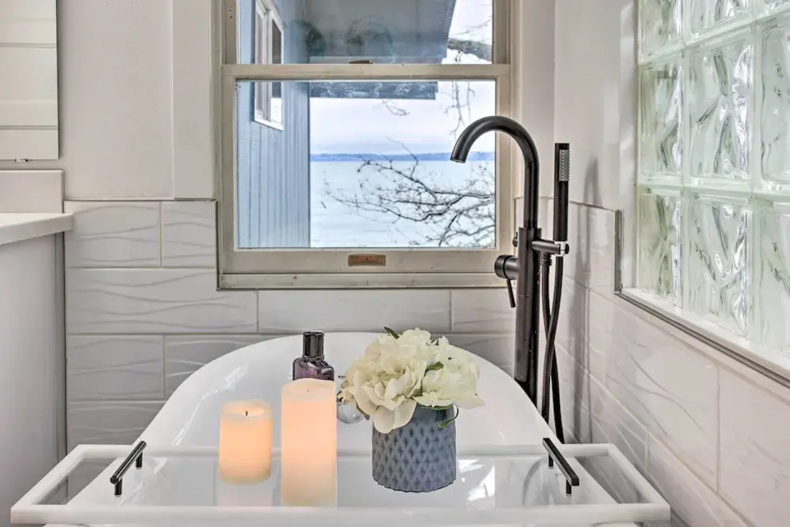 Tacoma 'dash Point Beach Cabin' w/ Balcony!