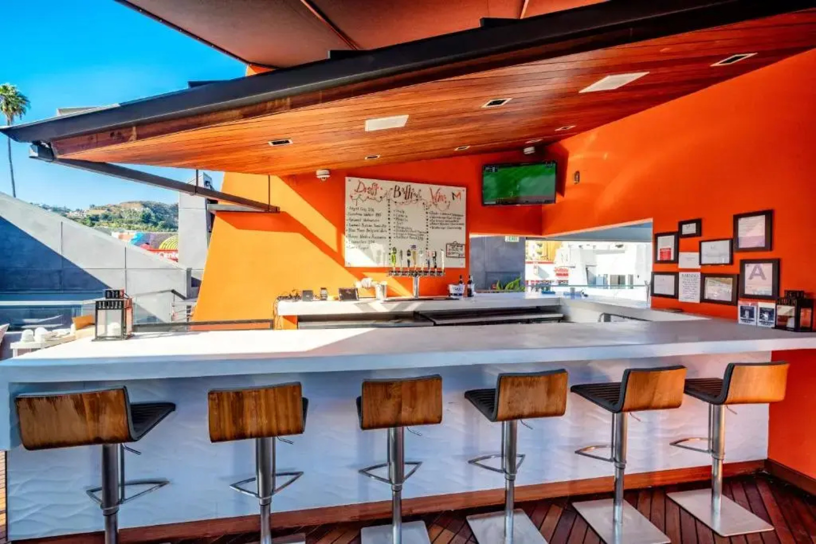 Econo Lodge and Suites