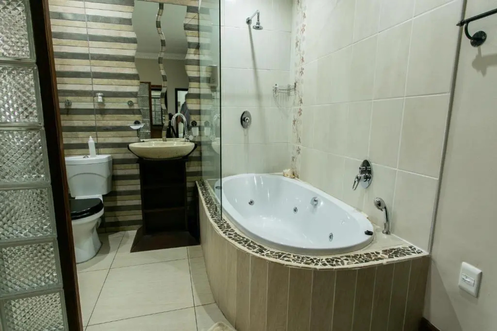 Royl Court Guesthouse