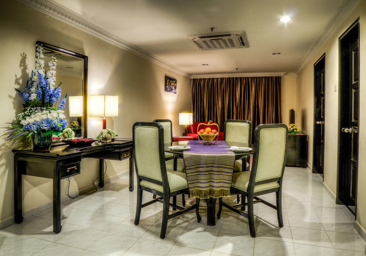 Leisure Cove Hotel & Apartments