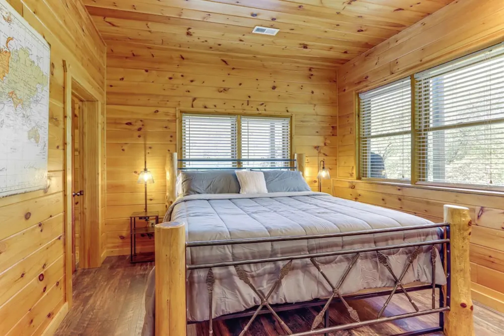 Riffle Run Cabin: River Access, Hot Tub, Game Room