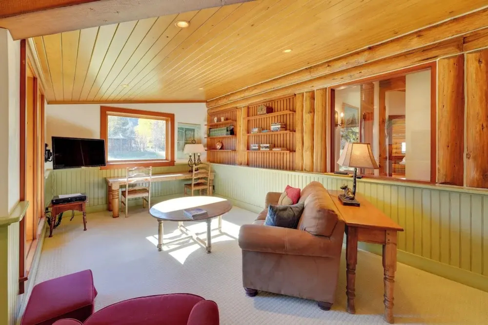 Sun Valley Log Home w/ Hot Tub & Mtn Views!