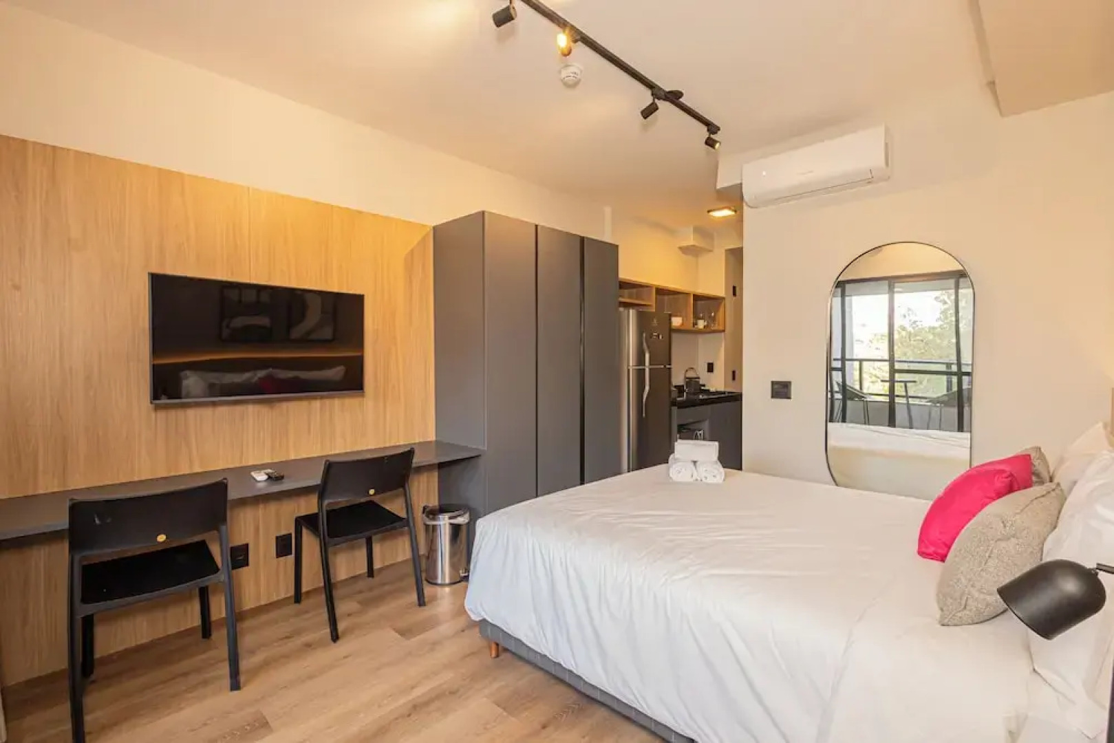 Sky Design Alphaville Housi by Anora