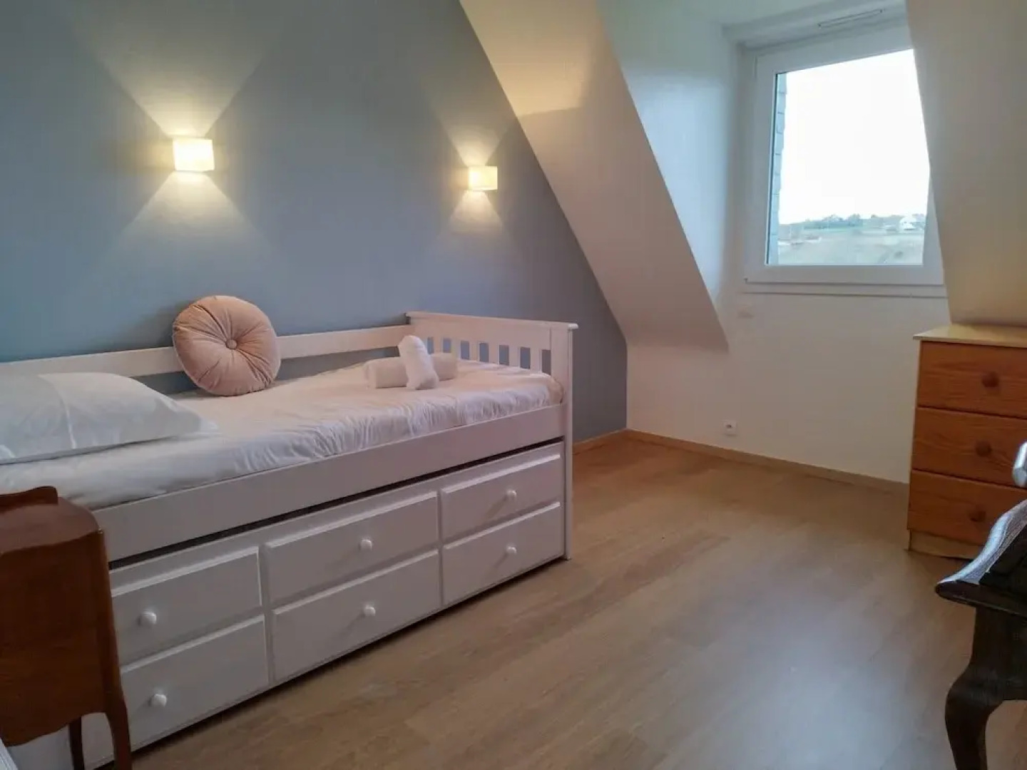 House in Breles Near Rock Beach & Amusement Park