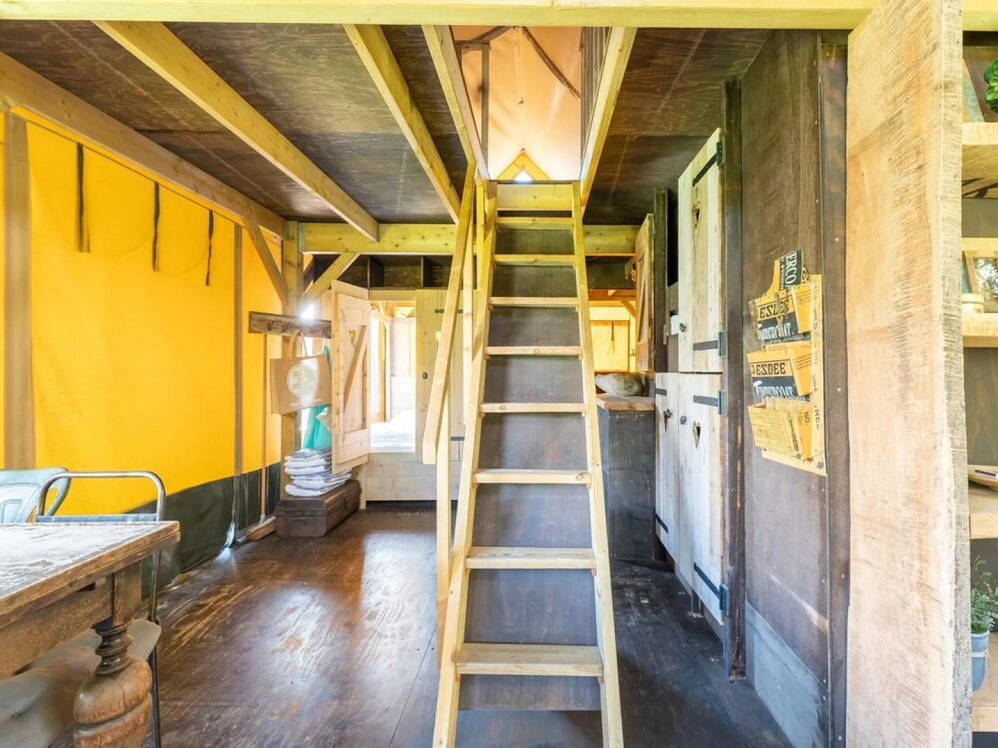 Wonderful Beach Lodge for 8 People near Beach, Sea, & Village of Callantsoog