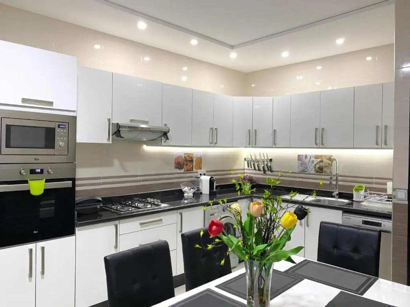 Luxurious apartment close to the sea