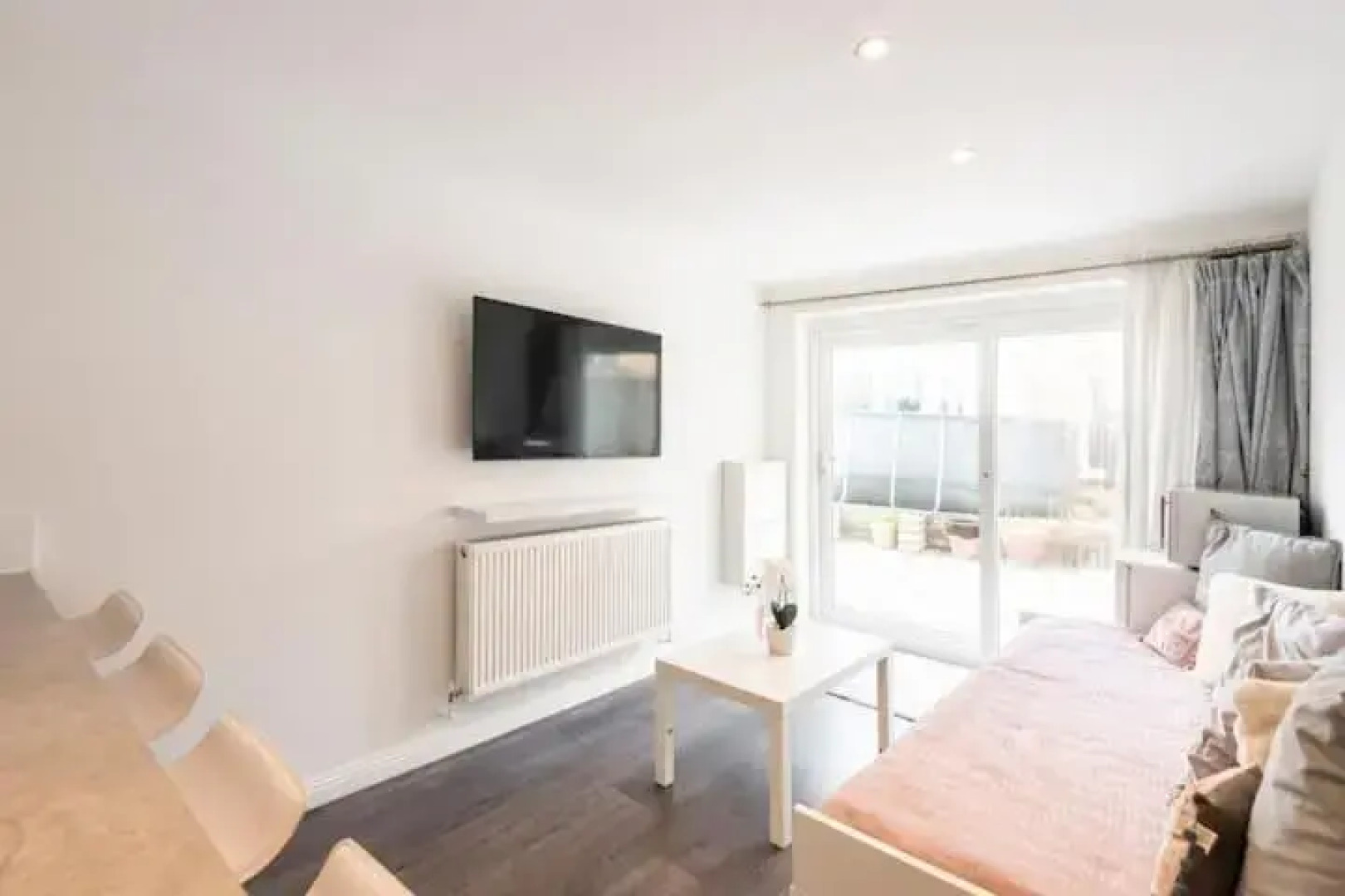 New SLEEP 4 COSY HOME