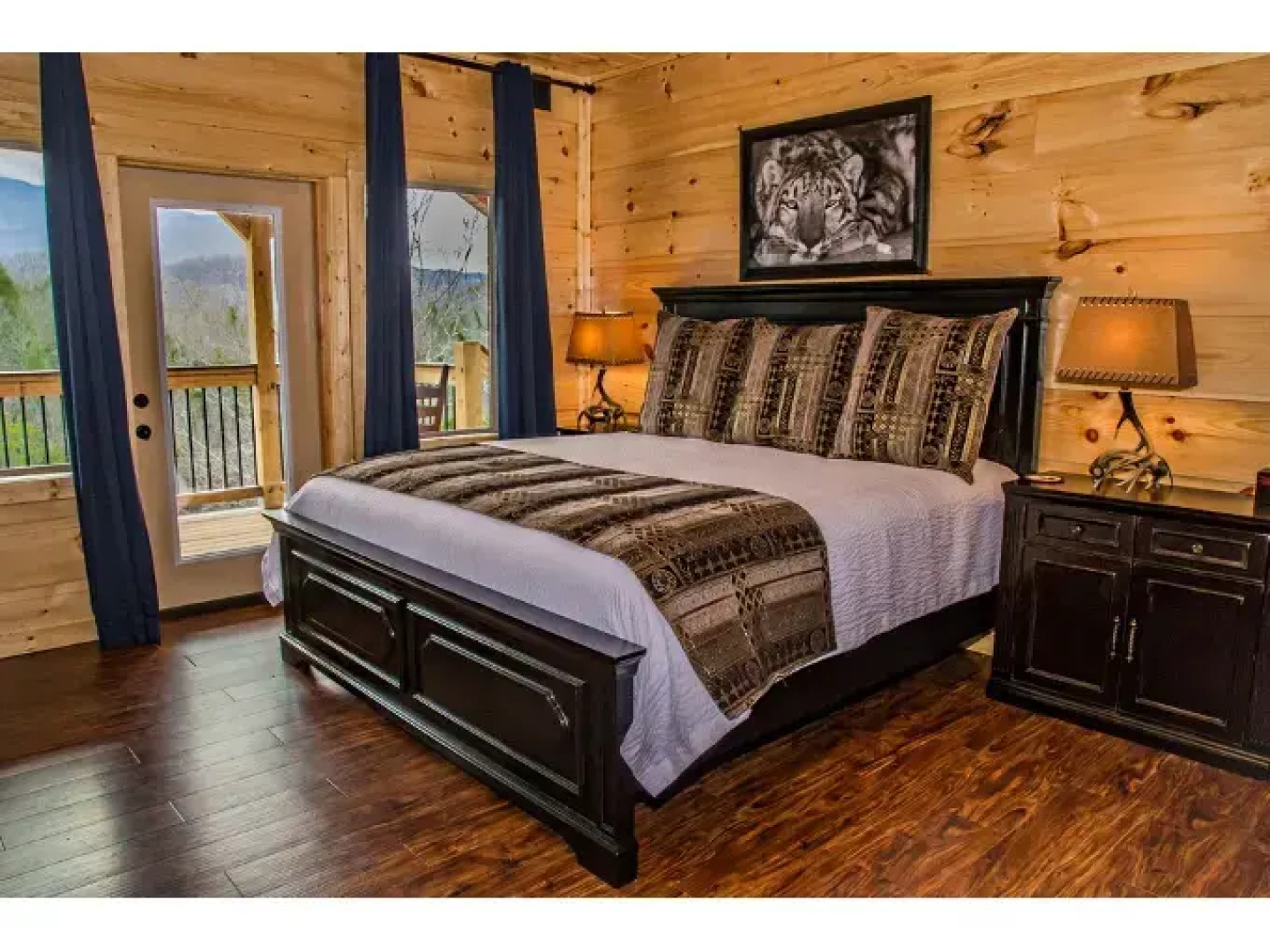 Sycamore Mansion - FourteenBedroom Cabin