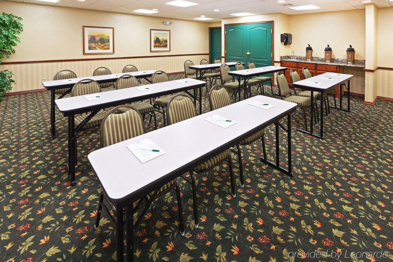 Country Inn & Suites by Radisson, Norman near University