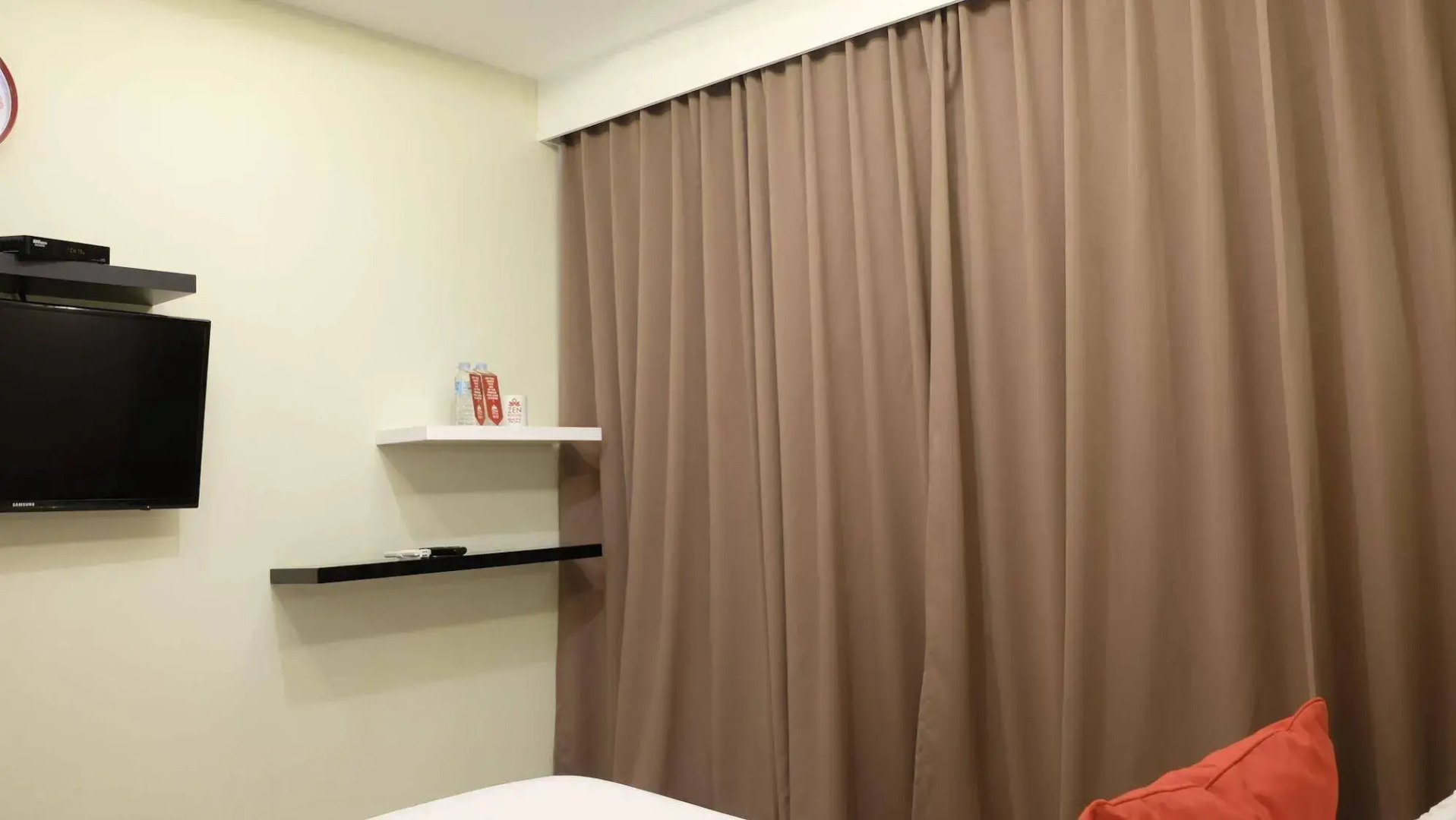 ZEN Rooms Malate Robinsons