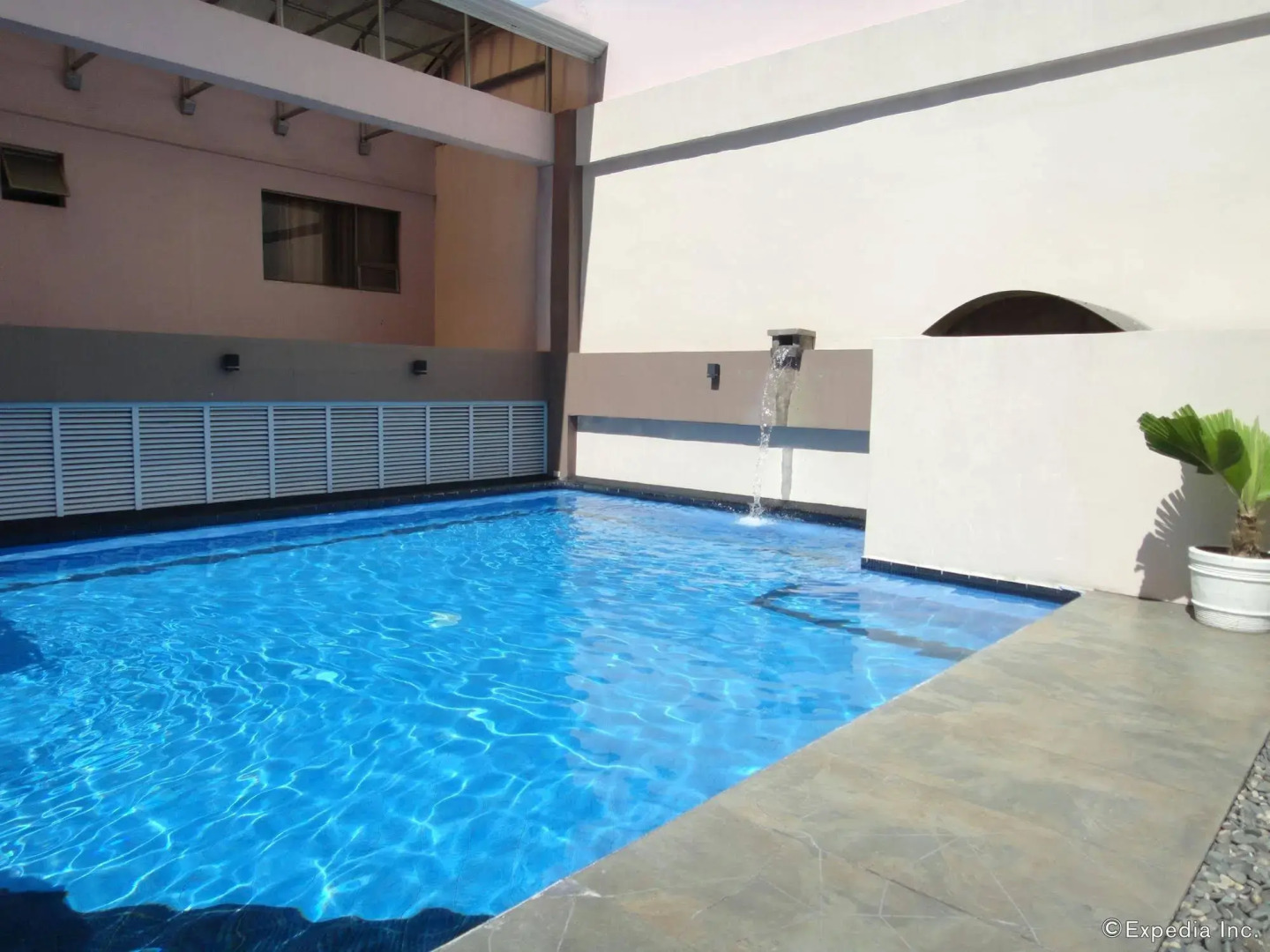 Diamond Suites and Residences