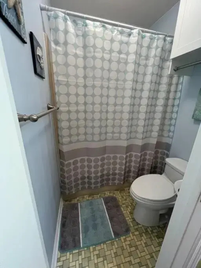 Lovely 2-bedroom condo with pool