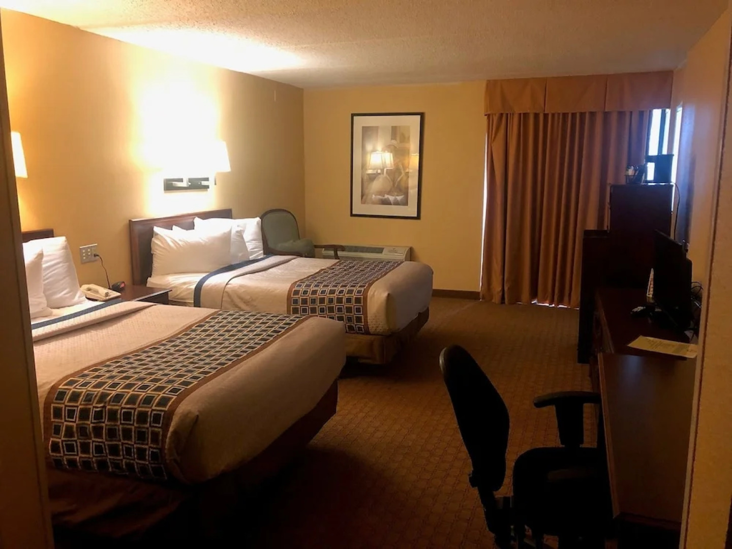 Richmond Suites Hotel