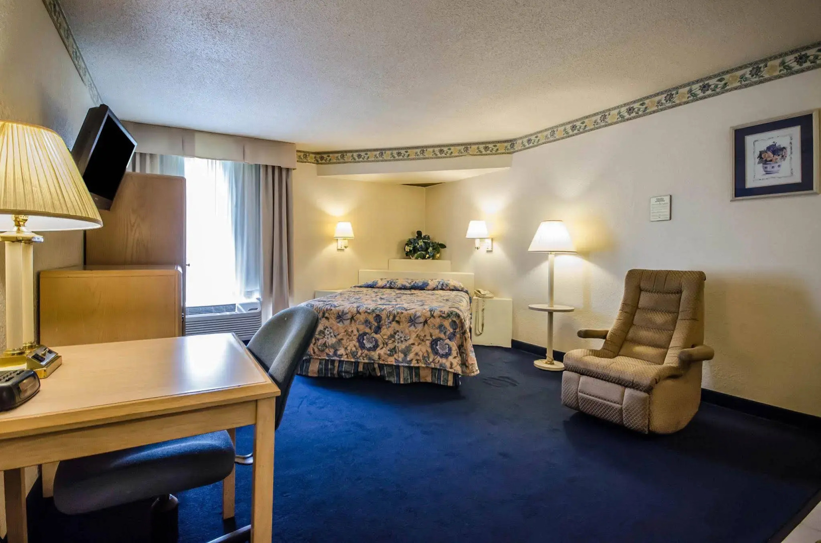 Clarion Inn & Suites Evansville Eastland Area