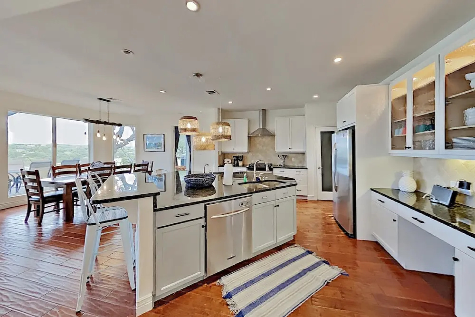 4BR 3BA Spicewood House with Impressive Views by RedAwning