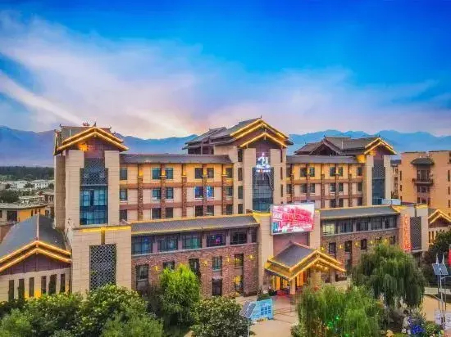 Manpu Tianmu Yangyan Hot Spring Hotel (Zhenbeibao Western Studios See Helan Performing Arts Town)