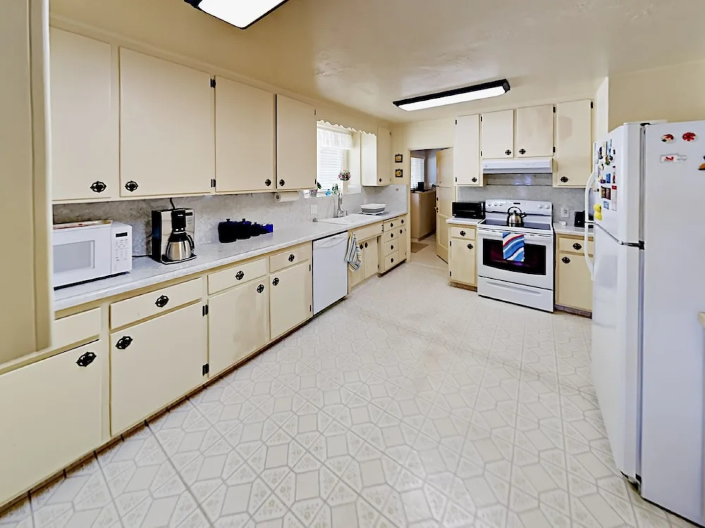 Home with Mission Valley Views by RedAwning