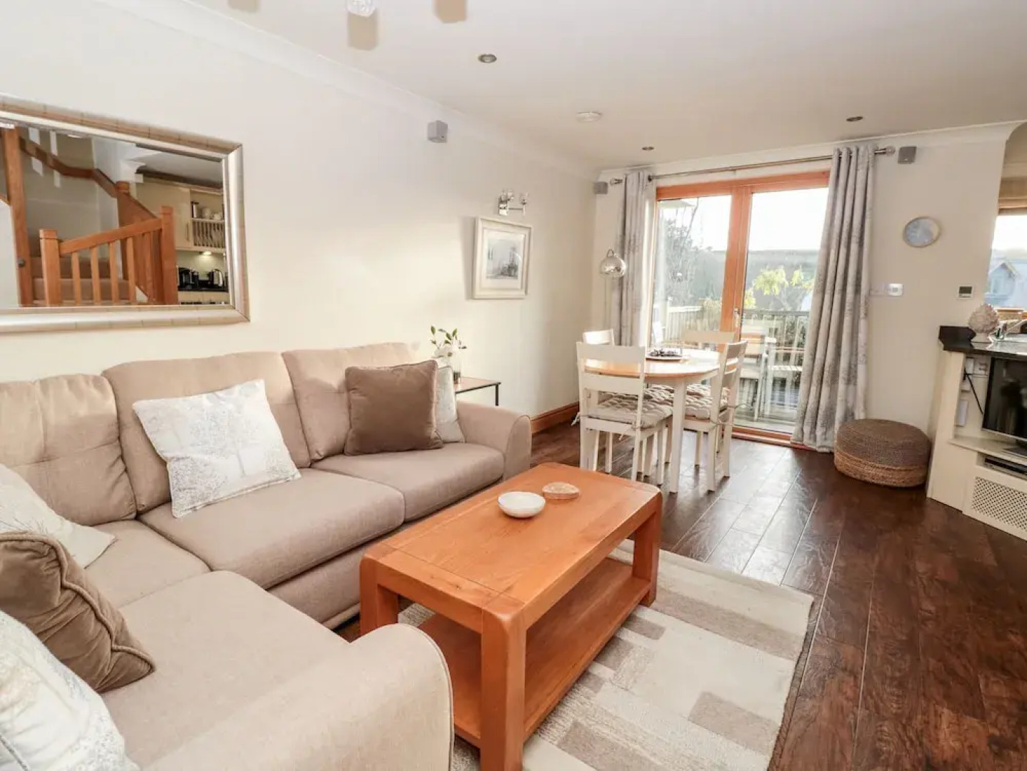 1 Court Cottage, Hillfield Village