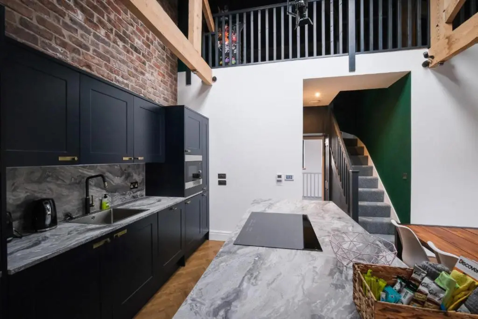The Eden Warehouse - Green Apartment, sleeps 5