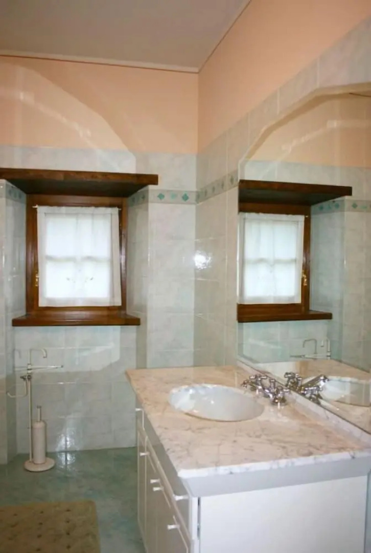 Wonderful private villa with private pool, A/C, WIFI, TV, pets allowed and parking, close to Are...