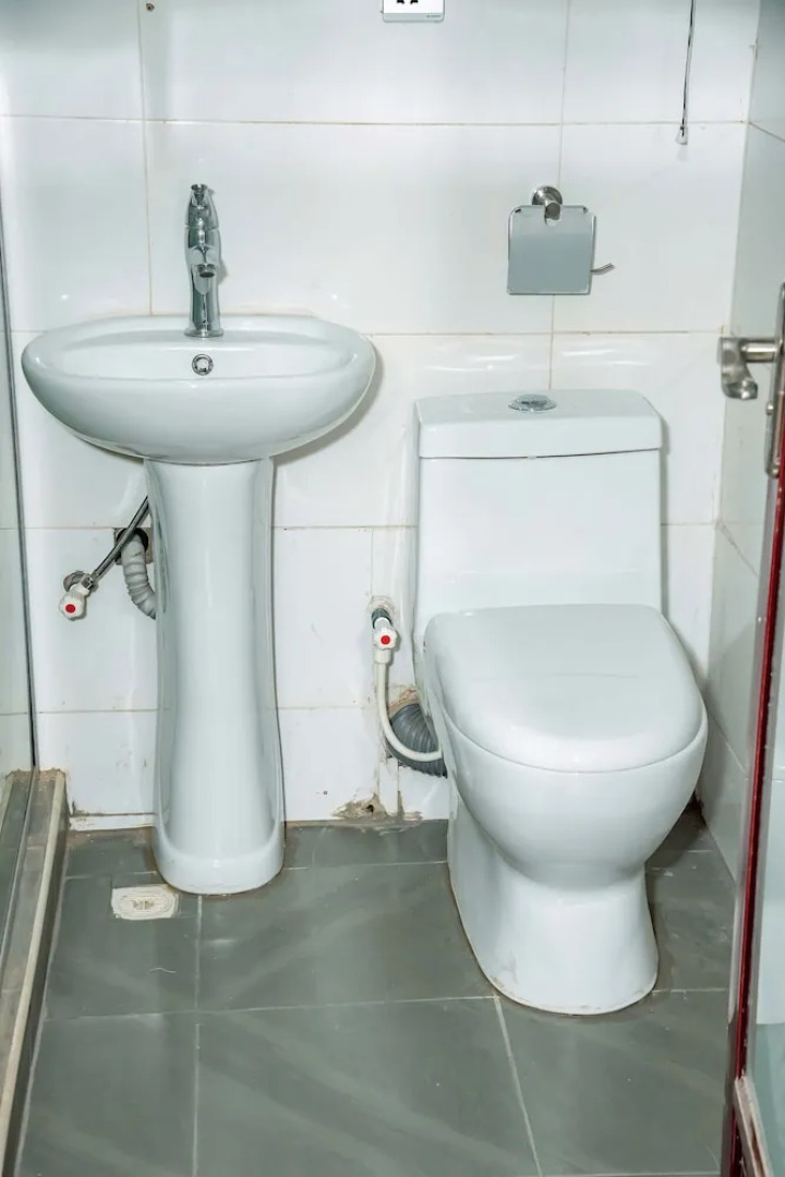 Everland Hotel and Suites