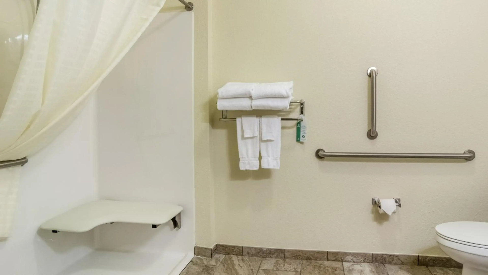 Cobblestone Hotel & Suites - Newport