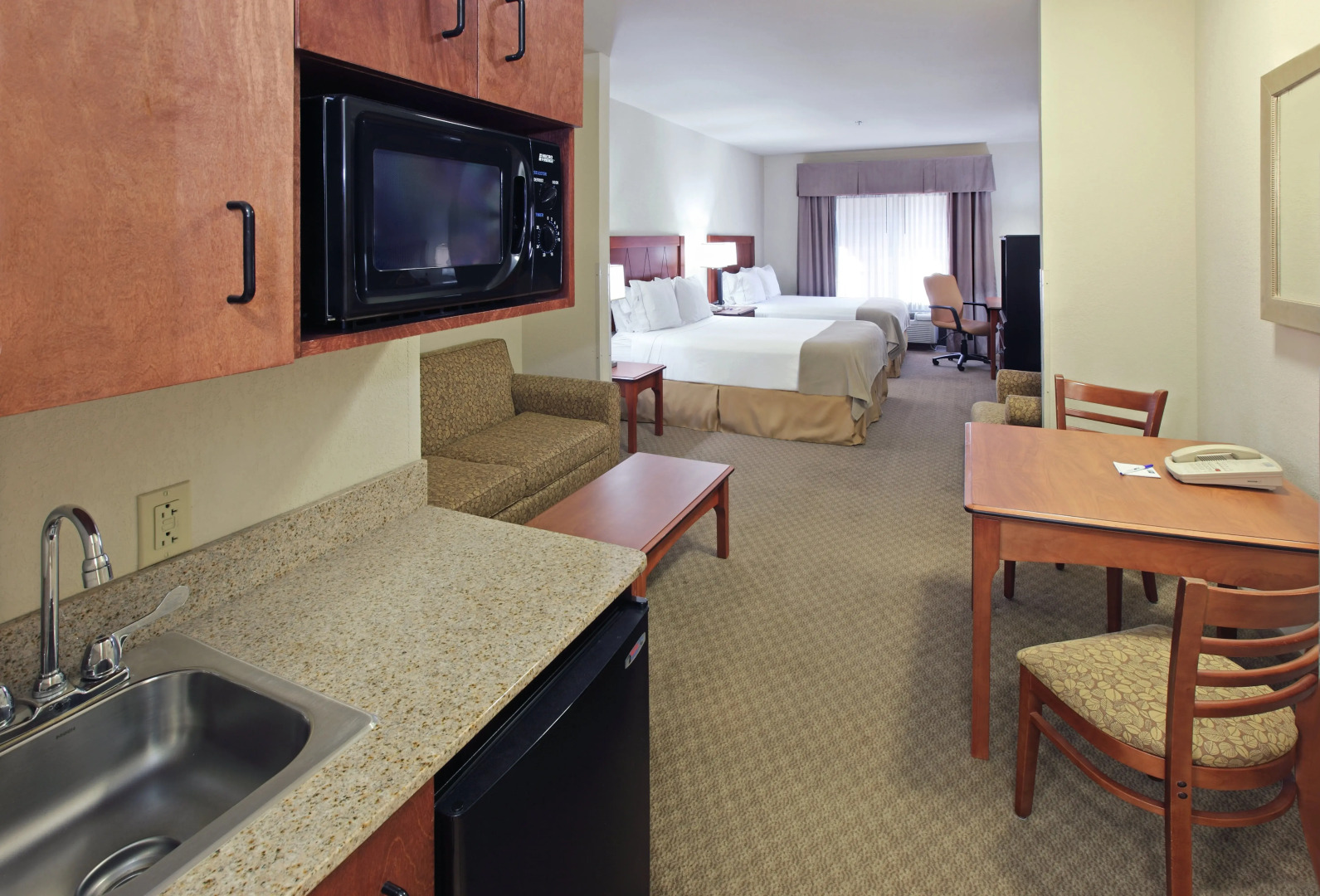 Holiday Inn Express Hotel & Suites Pine Bluff / Pines Mall by IHG