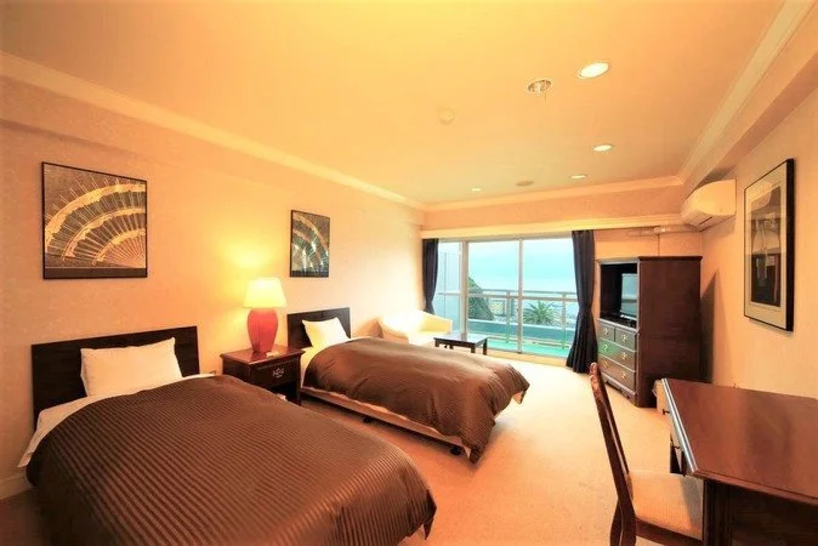 Kamogawa Hills Resort Hotel