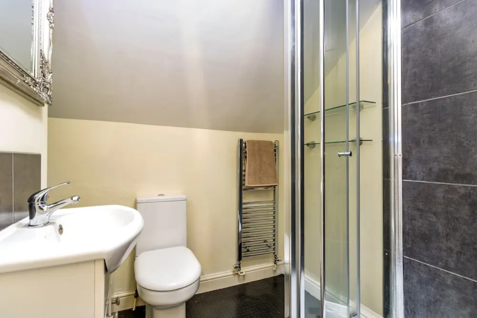 Spacious 2-Floor Apartment - Gardiner Street