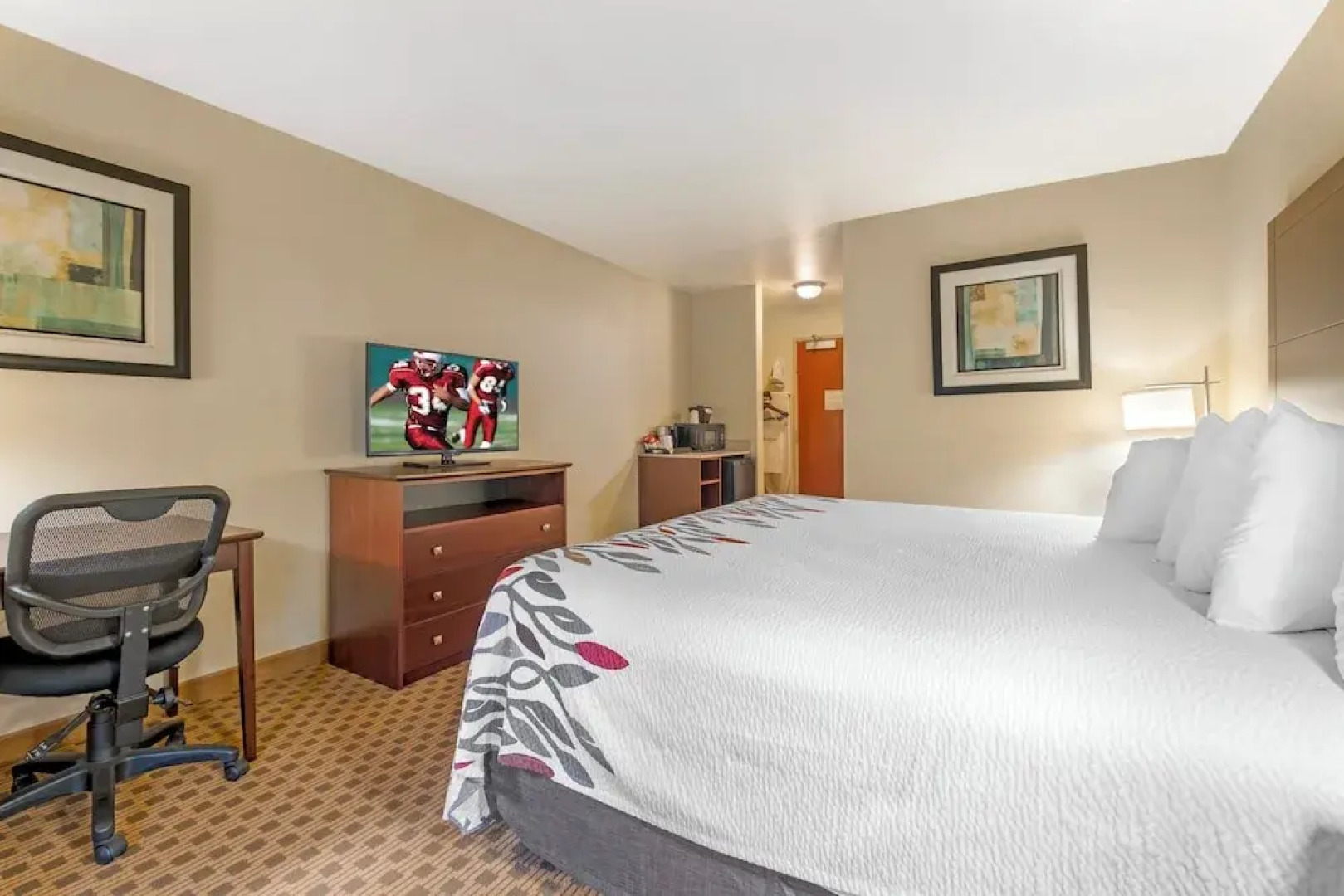 Red Roof Inn Charlestown