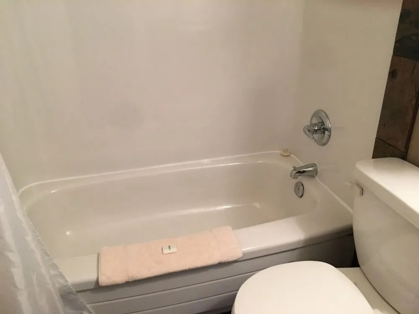 The Canterbury Inn of Downtown Invermere