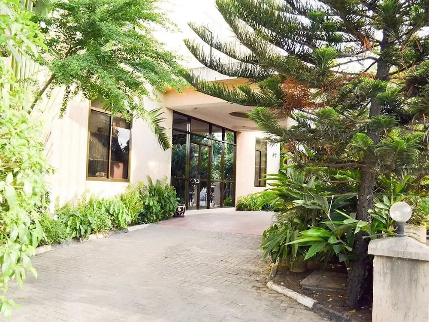 The Grand Villa Hotel