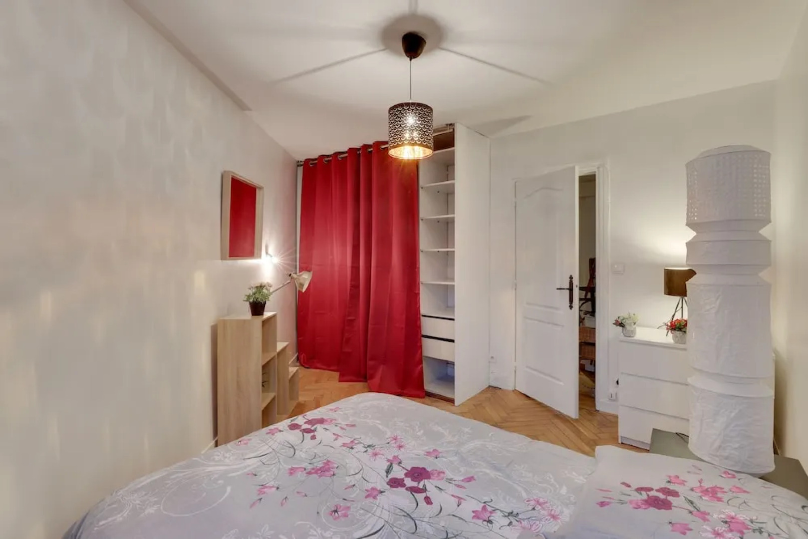 T2 4 People Near Paris Vincennes