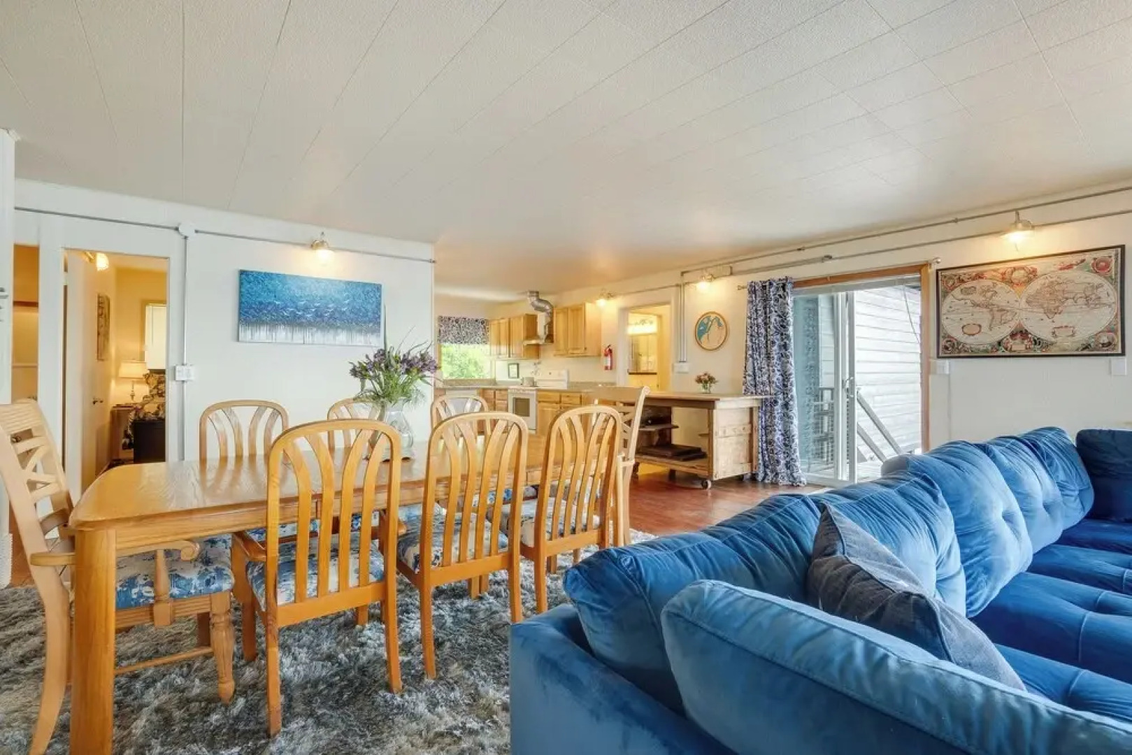 Waterfront Coos Bay Retreat w/ Kayaks!