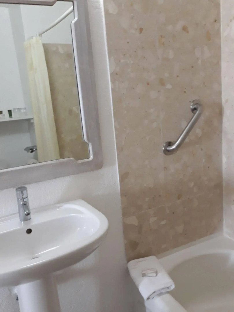 Tropical Sunset Beach Apartment Hotel