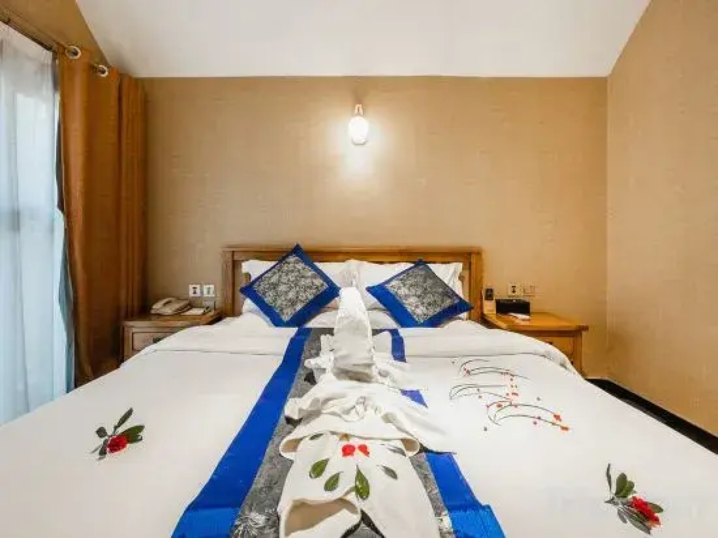 The Taibai Mountain Phoenix Spr Hotel