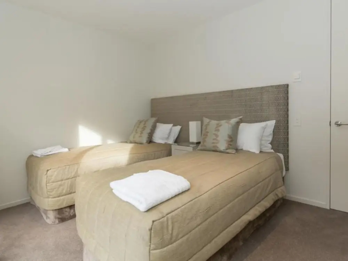 Lakeshore Springs Apartments