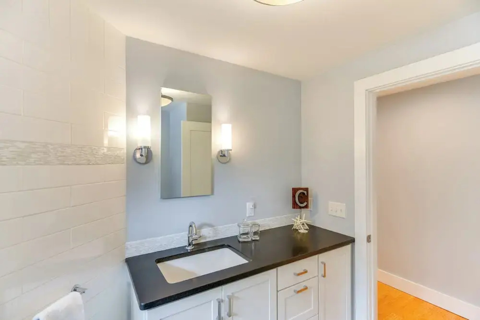 Coastal-modern Home < 3 Mi to Charlestown Beach!