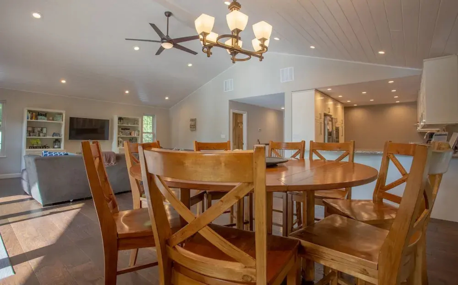 Happy Hideaway 4 Bedroom Home by RedAwning