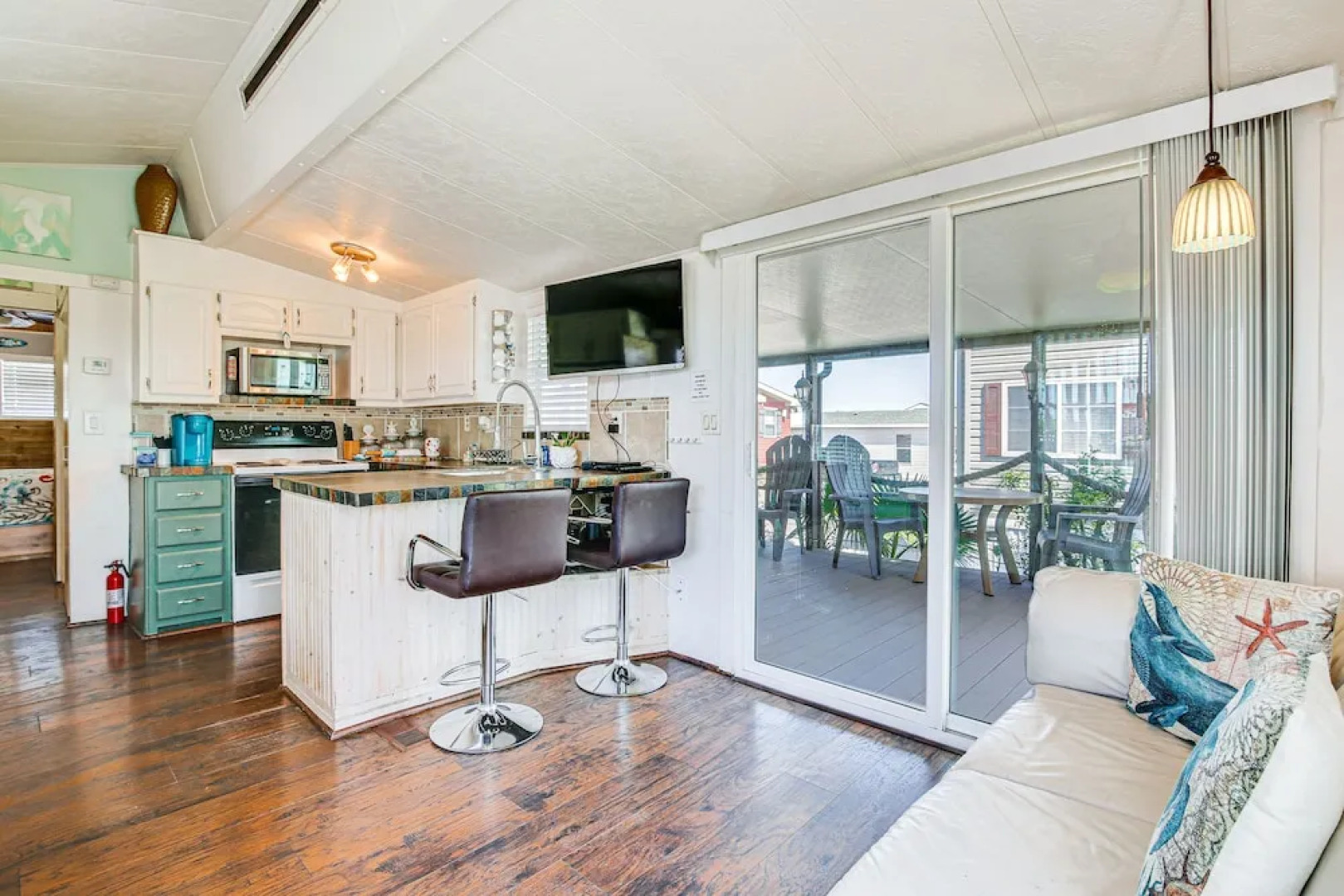 Resort-style Perks & Deck at Port Isabel Home!