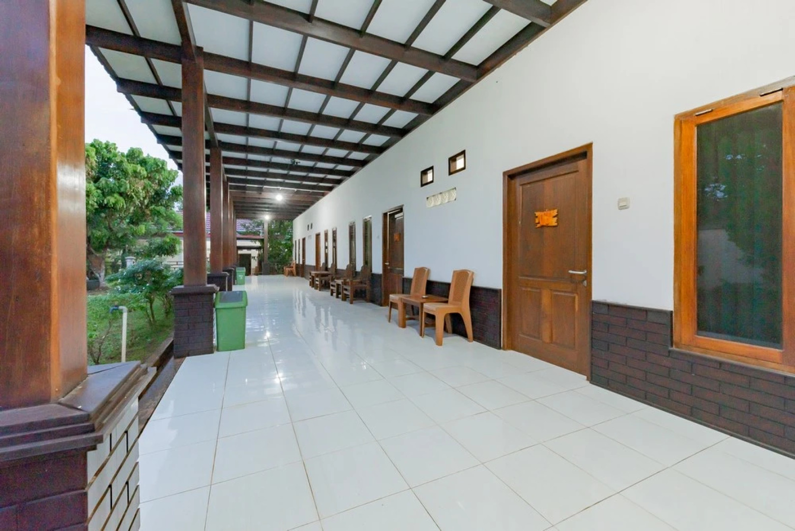 RedDoorz near GOR Parenggean