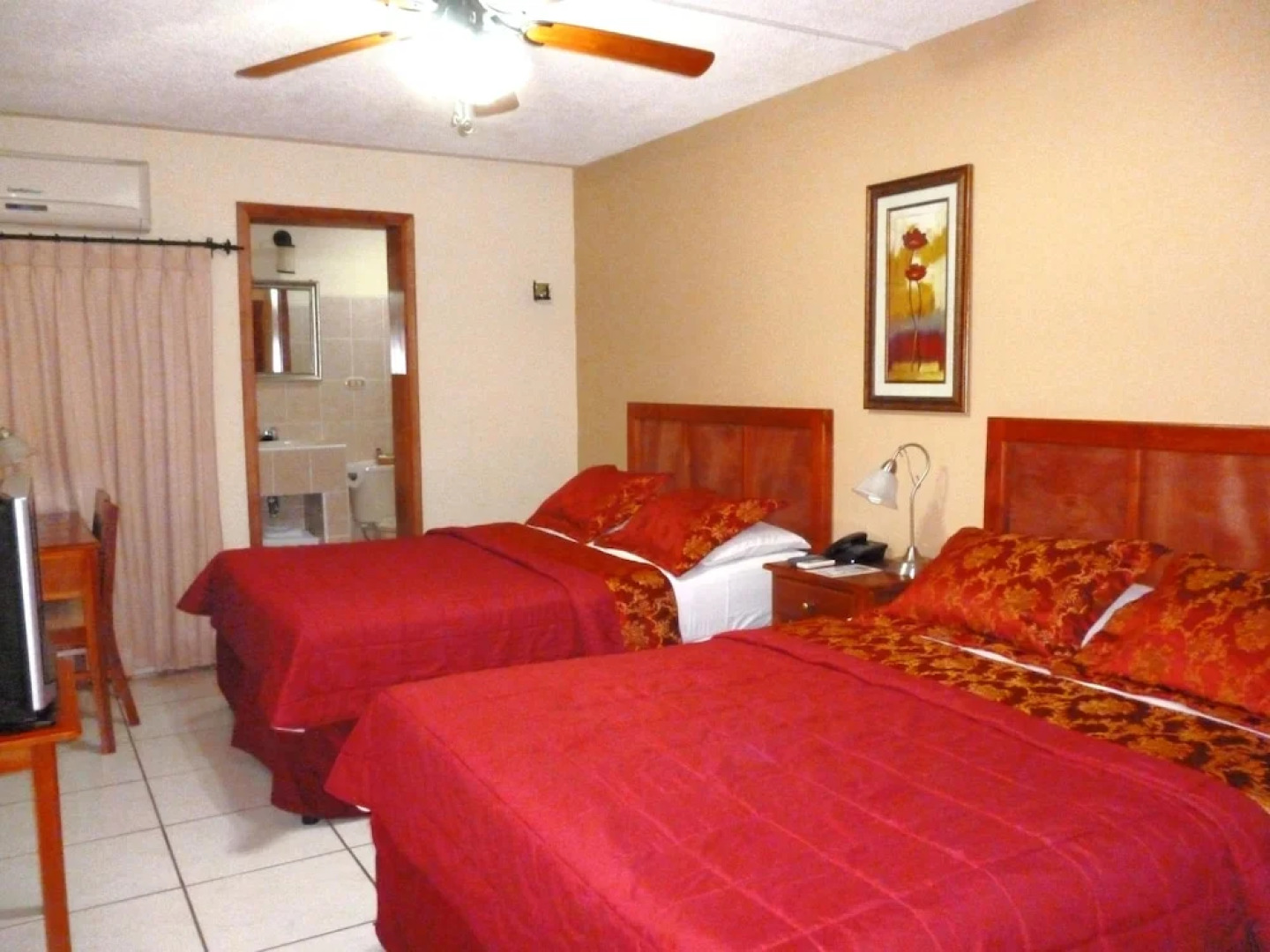 THE Green Frog Inn Bed and Breakfast