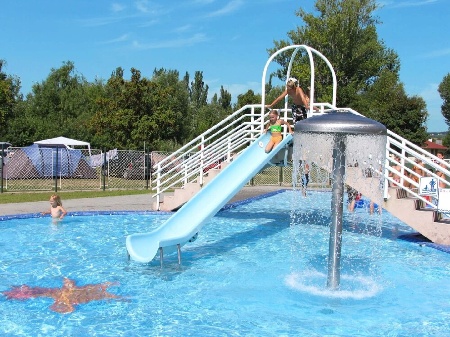 Balatontourist F red Balatonf red