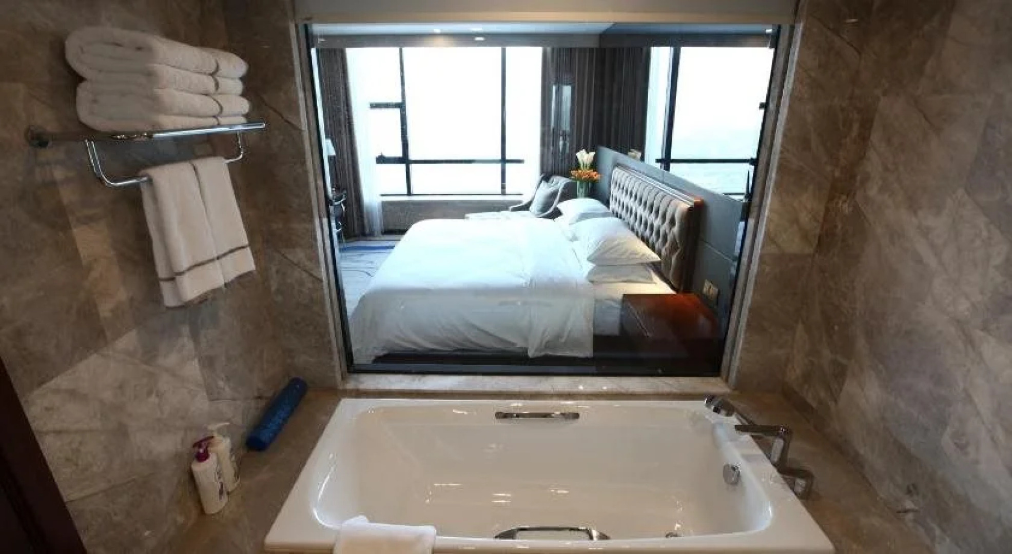 Longyue International Hotel