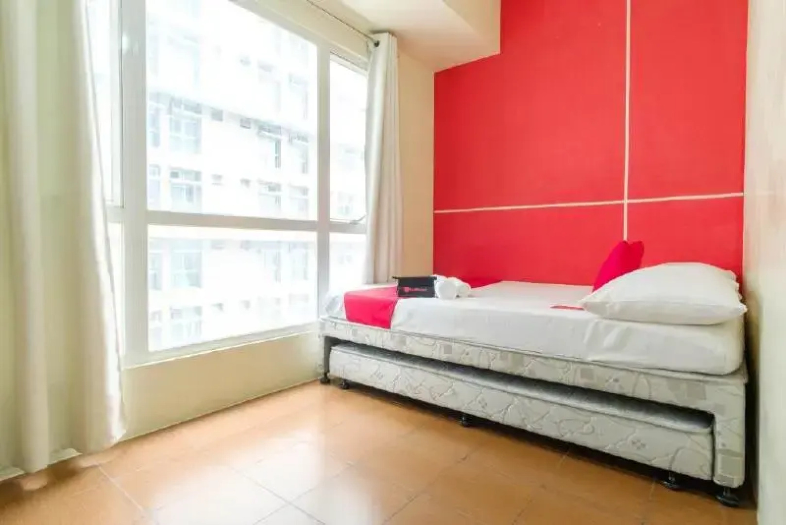 Reddoorz Plus @ Pioneer Woodlands Mandaluyong