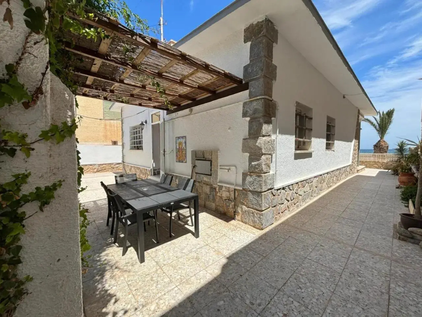 CHALET A 5 METROS DEL MAR.Wifi gratis